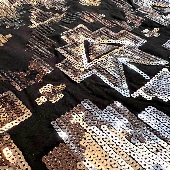 EXPRESS Sequin Skirt! Black geometric pattern - Picture 2 of 7